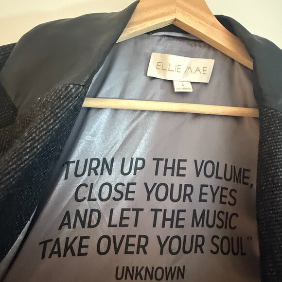 Ellie Mae Wool Coat 🖤 | Made in Canada | Size L - Picture 2 of 3